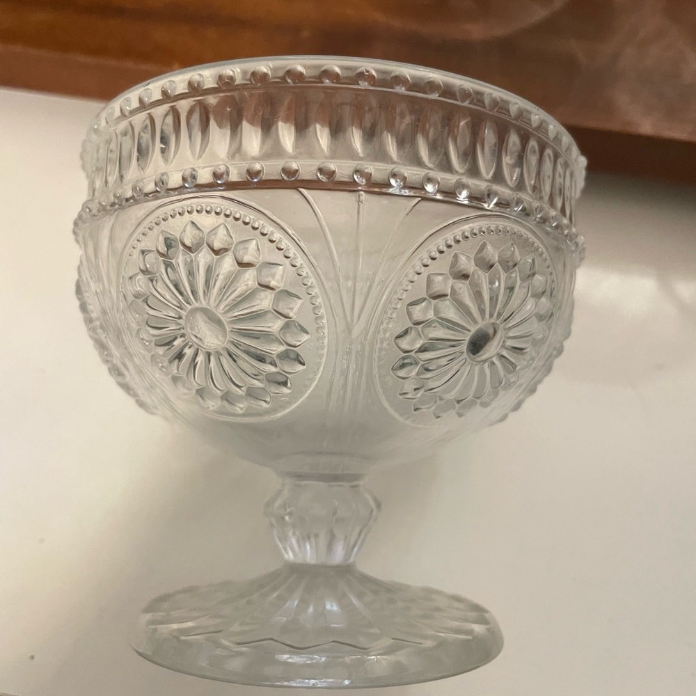 Pioneer glass Adeline footed dish